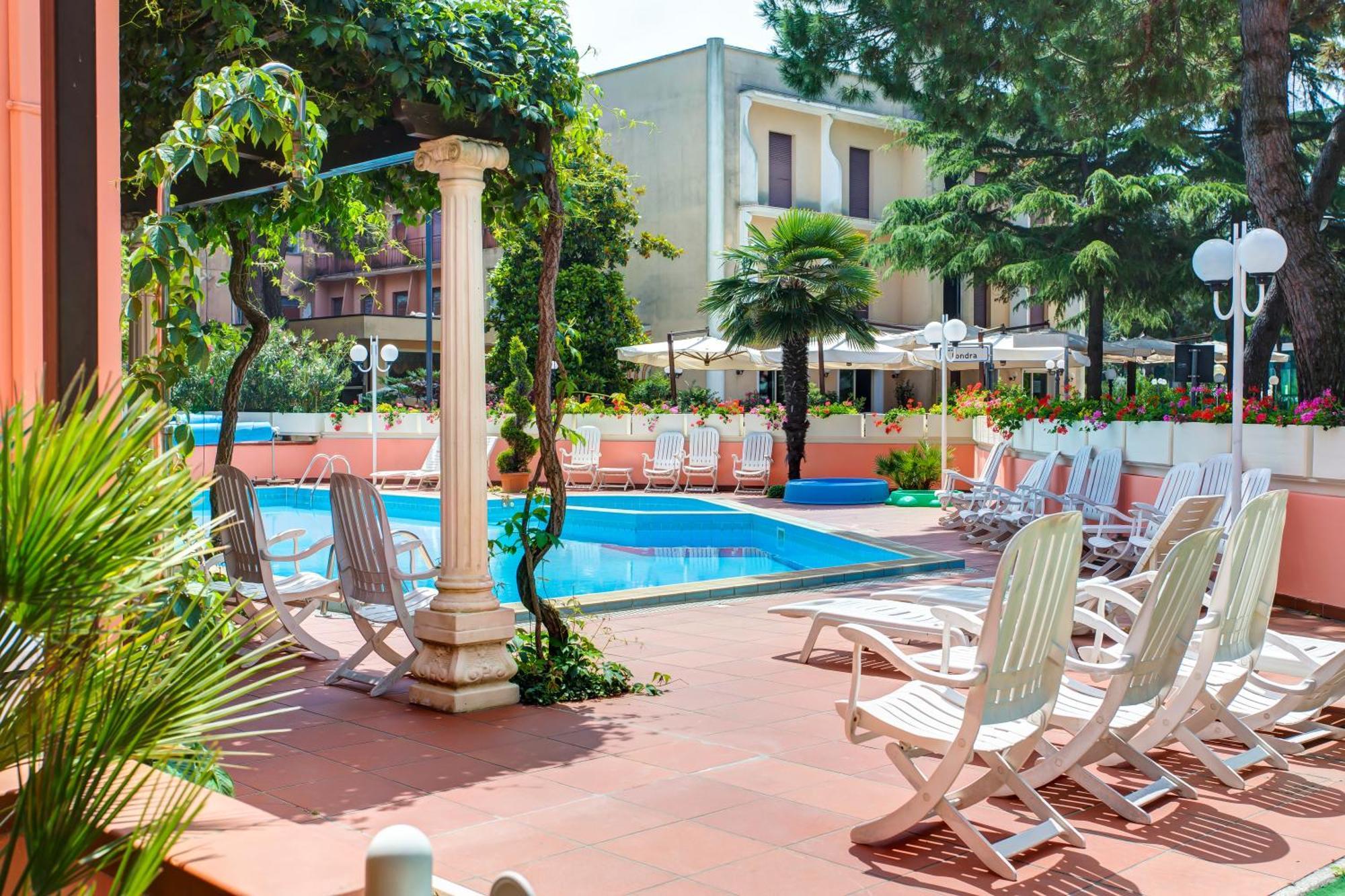 Hotel Meeting Cesenatico Exterior photo